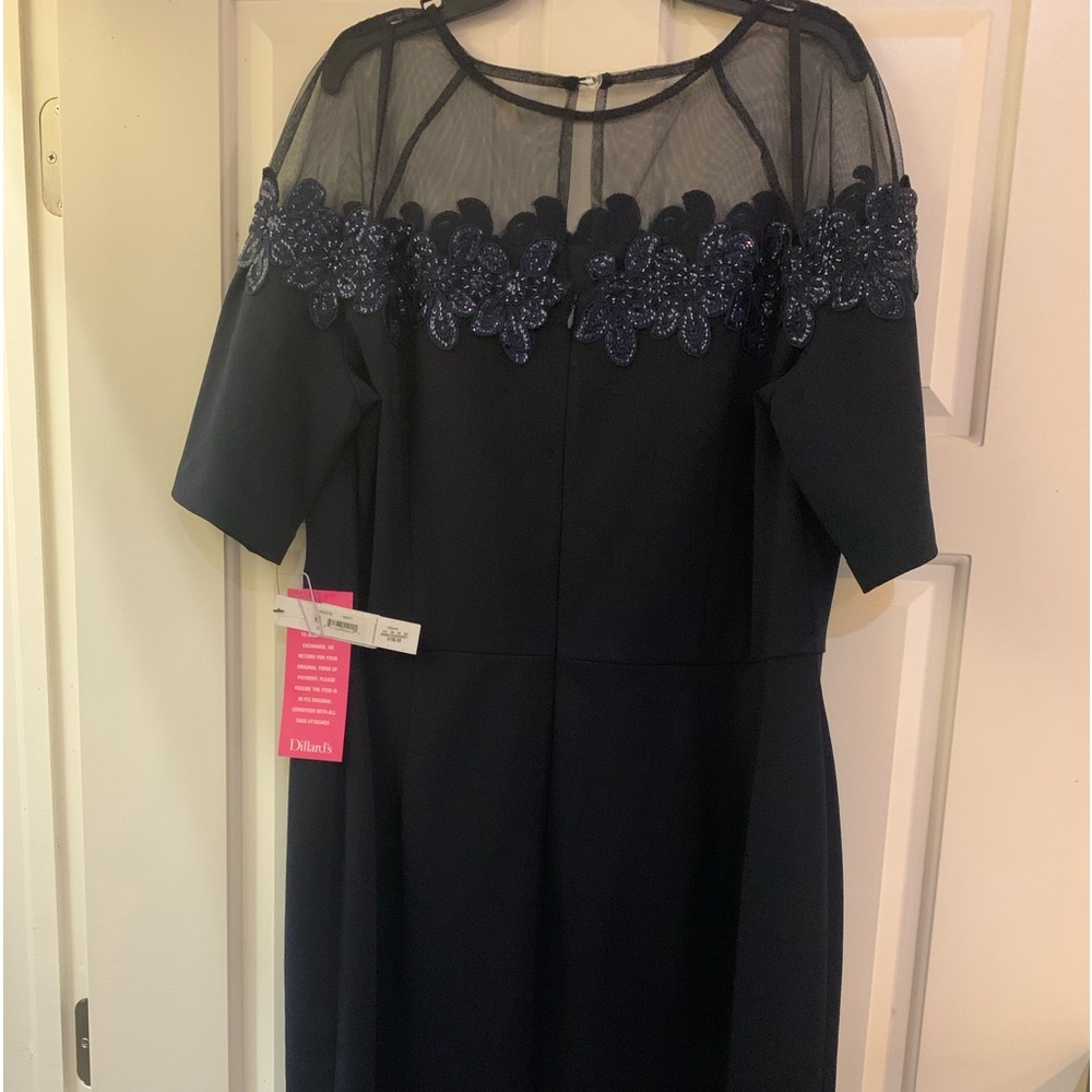 Size 16 mother of the bride dress. A gorgeous navy blue, Very flattering on!